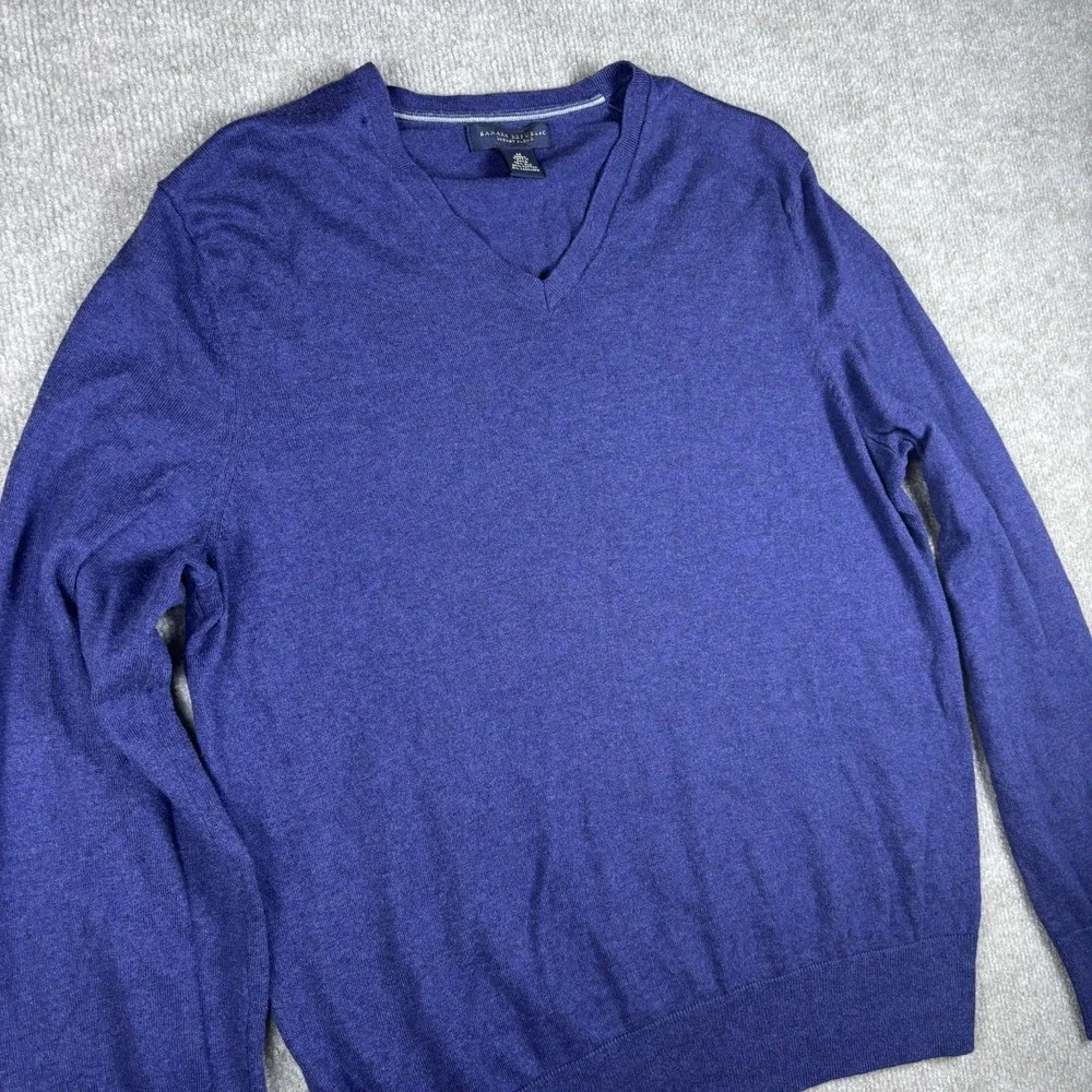 Banana Republic Luxury Blend Sweater Mens M Blue Silk Cashmere V Neck